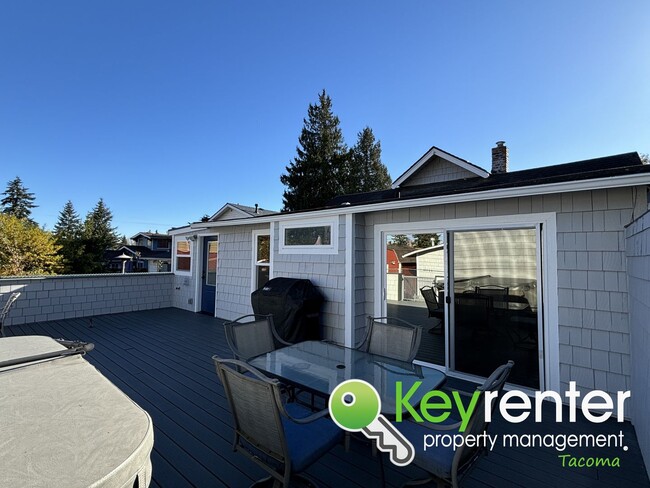 Building Photo - Classic North Tacoma Home with Character!