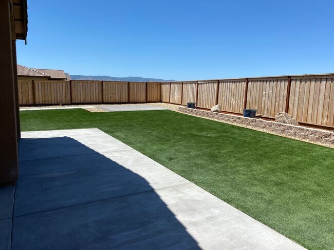 Building Photo - Available NOW - Beautiful and NEW 4 bed / 2 Bath