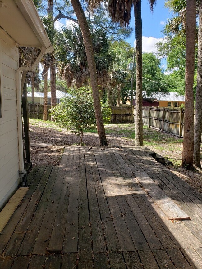 Building Photo - Available - 2 Bed/1Bath Single Family Home~Fenced Yard