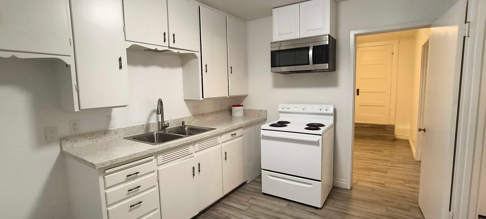 Building Photo - 701 6th Ave