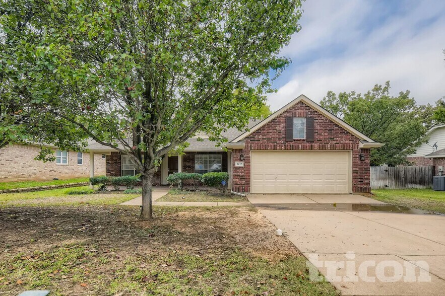 Building Photo - 2217 Forest Park Cir