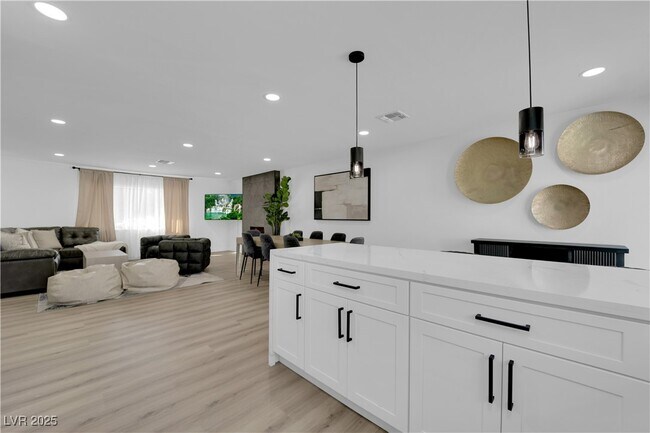 Building Photo - 1705 Battle Creek Cir