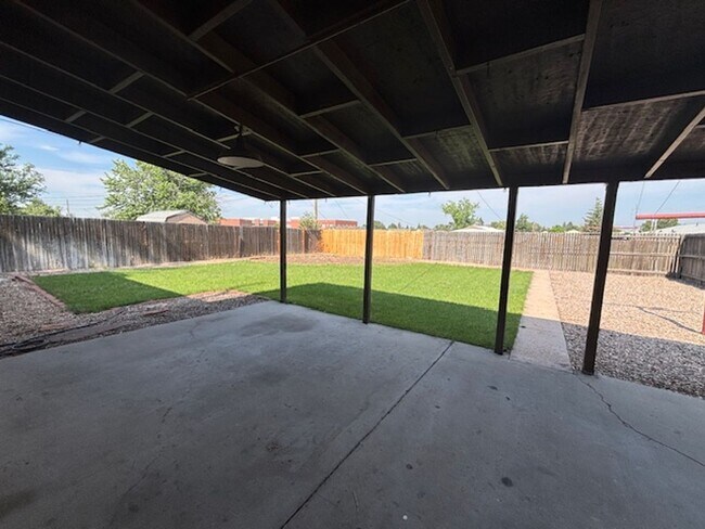 Building Photo - Very nice Family Home located in southern ...