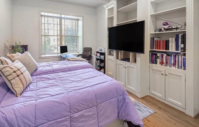 Building Photo - Historic building 2bedr 2bath Gorgeous home