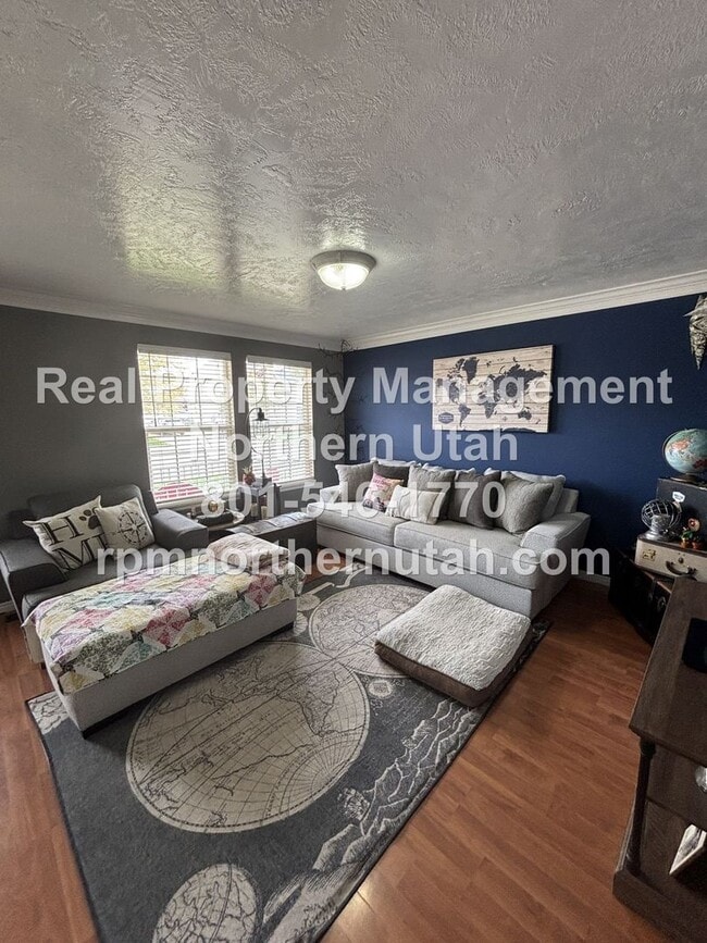 Building Photo - Charming 2-Story Home in the Heart of Clea...