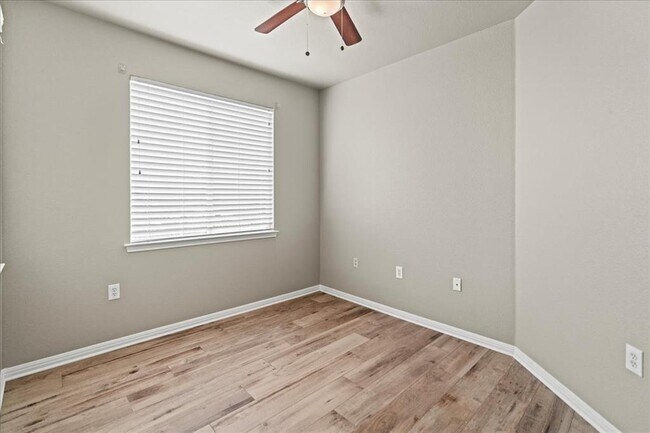 Building Photo - 101 Dandelion Dr