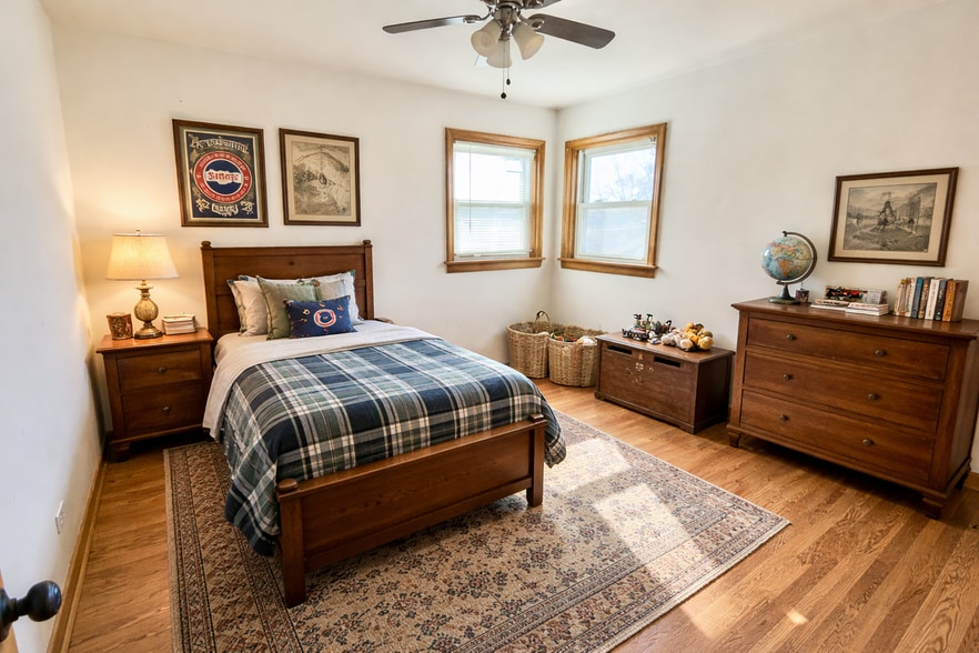 Building Photo - 5254 N Leclaire Ave