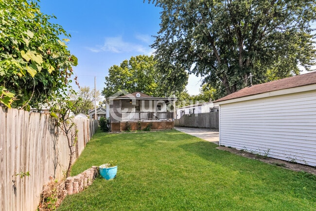 Building Photo - Fantastic 2bd/2ba home! Let yourself in!