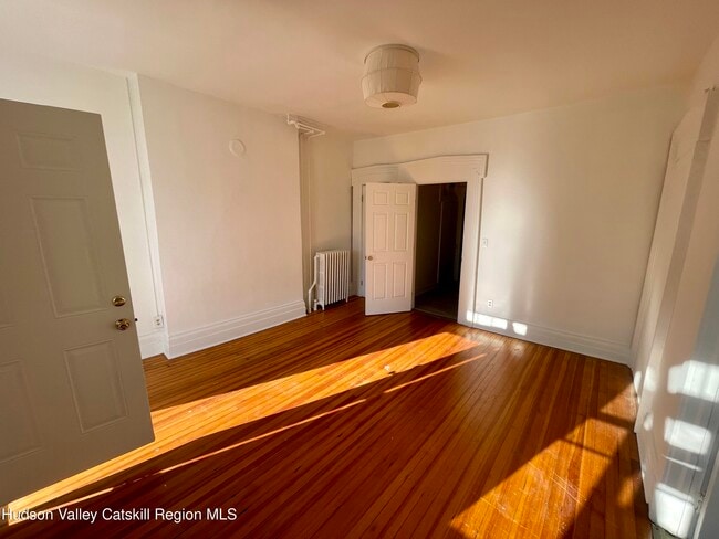 Building Photo - 707 Warren St