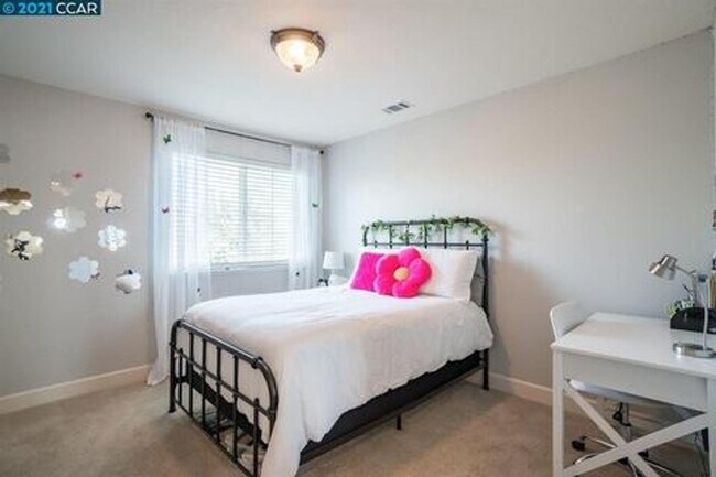 Building Photo - 693 Monte Verde Ln