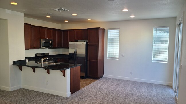 Building Photo - West Roseville, New Paint & Carpet 2 Story...