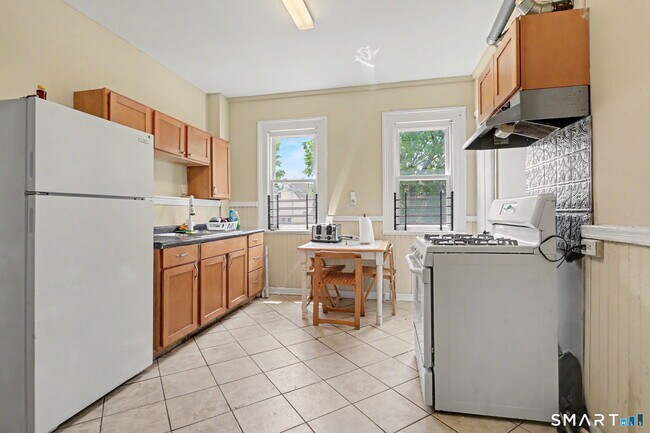 Building Photo - 137 Sherwood Ave
