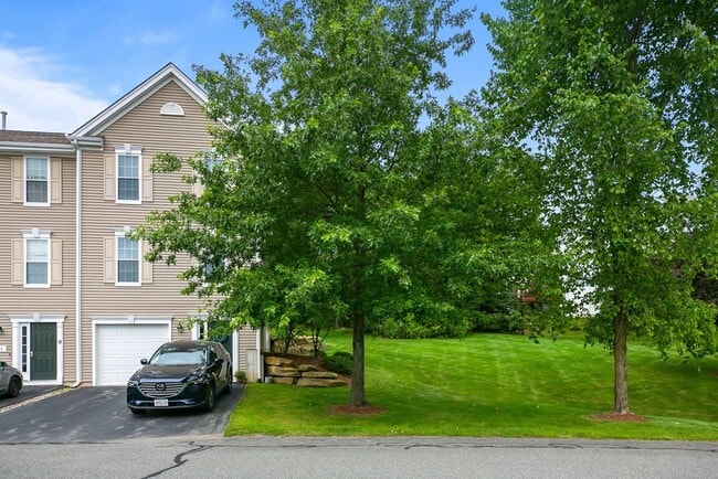Building Photo - 77 Buttercup Ln