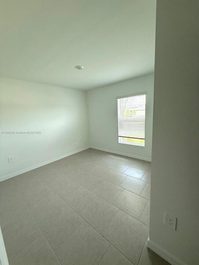 Building Photo - 17561 Paradiso Wy