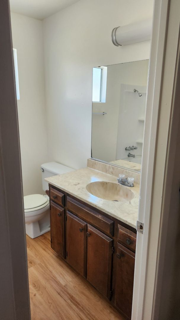 Building Photo - Updated 2 bedroom 2 bathroom condo