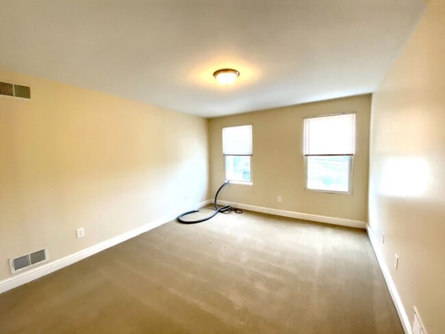 Building Photo - 32 Wyoming St