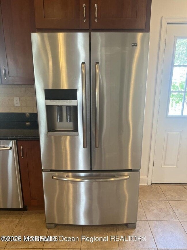 Building Photo - 83 Vanard Dr