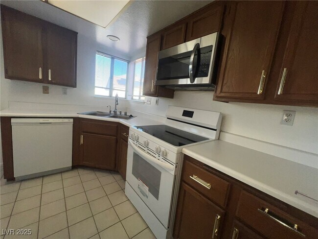 Building Photo - 1908 Misty Glade Dr