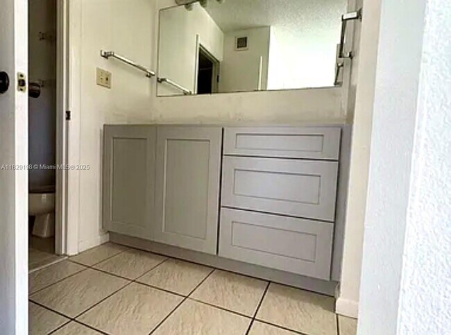Building Photo - 2941 SW 87th Ave