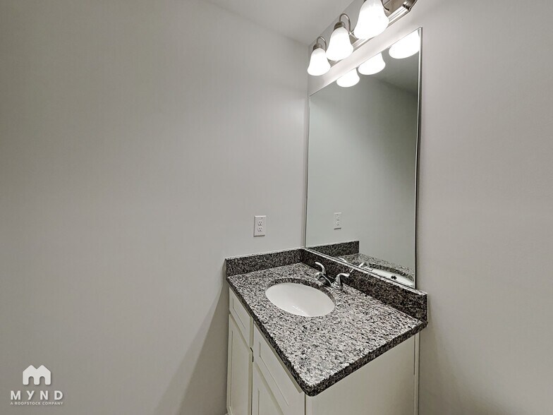 Building Photo - 1832 Carrington Dr