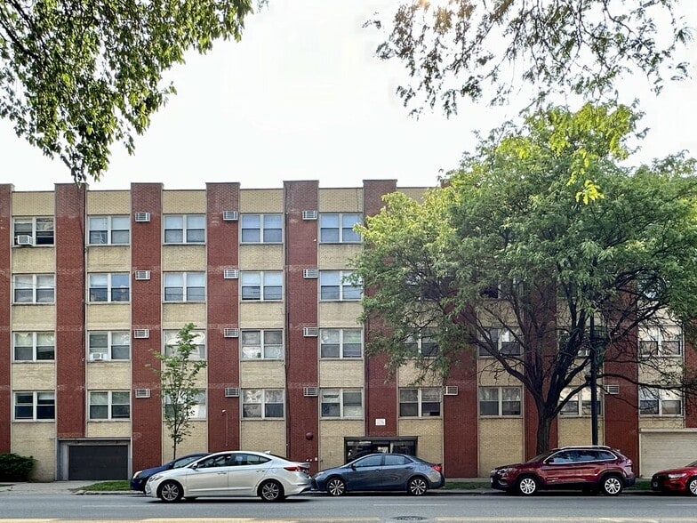 Primary Photo - 6830 N Sheridan Rd