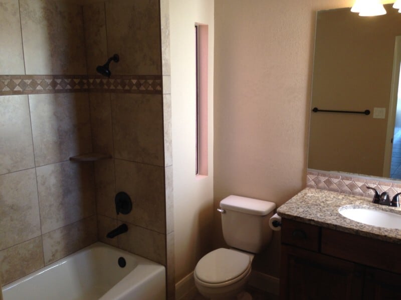 Building Photo - 910 E Fort Pierce Dr