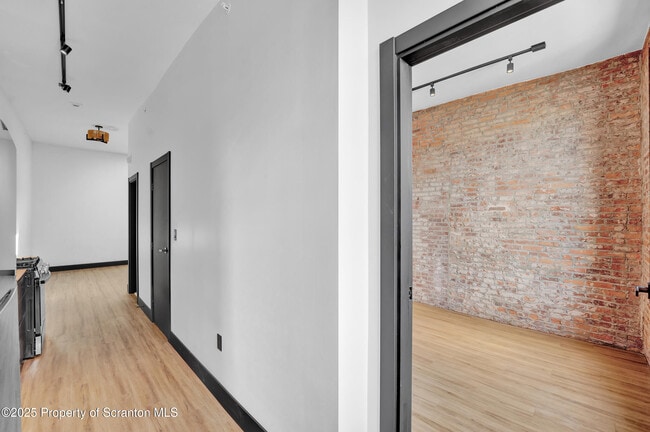 Building Photo - 117 Penn Ave