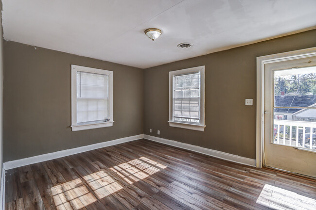 Building Photo - 2021 Rose Ln