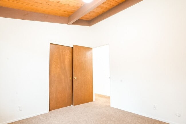 Building Photo - Charming 3-Bedroom Country House