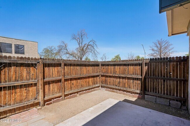 Building Photo - 5919 W Golden Ln