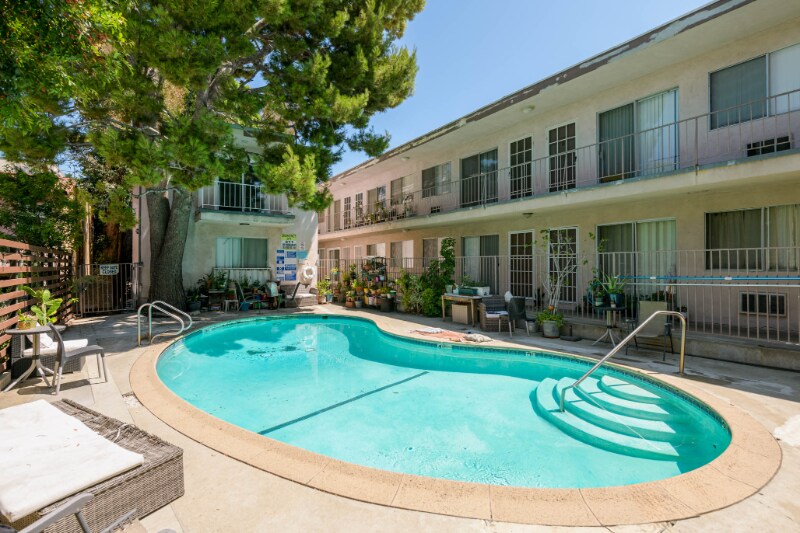 Building Photo - 1808 N Harvard Blvd