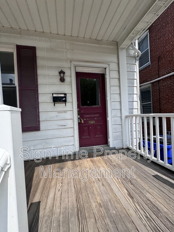 Building Photo - 627 N Mulberry St