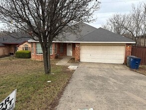 Building Photo - Live in the lap of luxury!