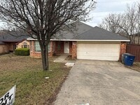 Building Photo - Live in the lap of luxury!