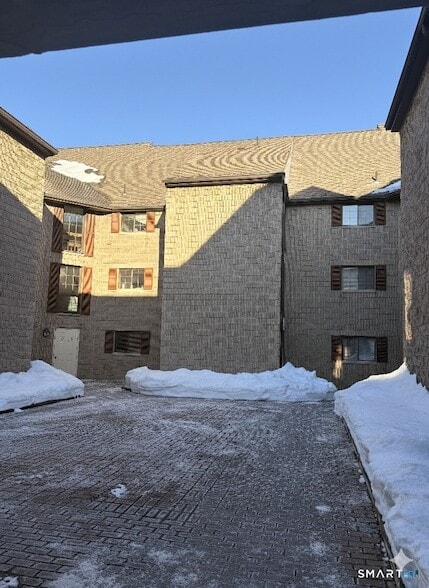 Building Photo - 181 Loomis Dr