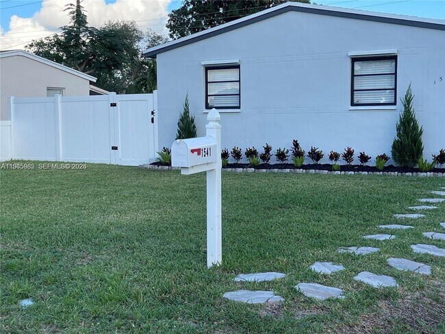 Building Photo - 1541 N 71st Terrace