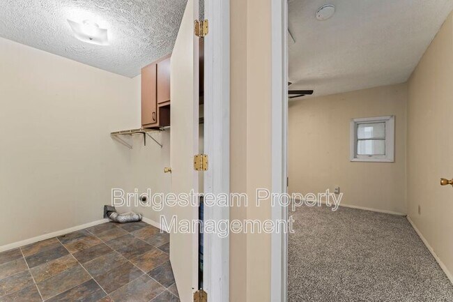 Building Photo - 230 Pat Ln