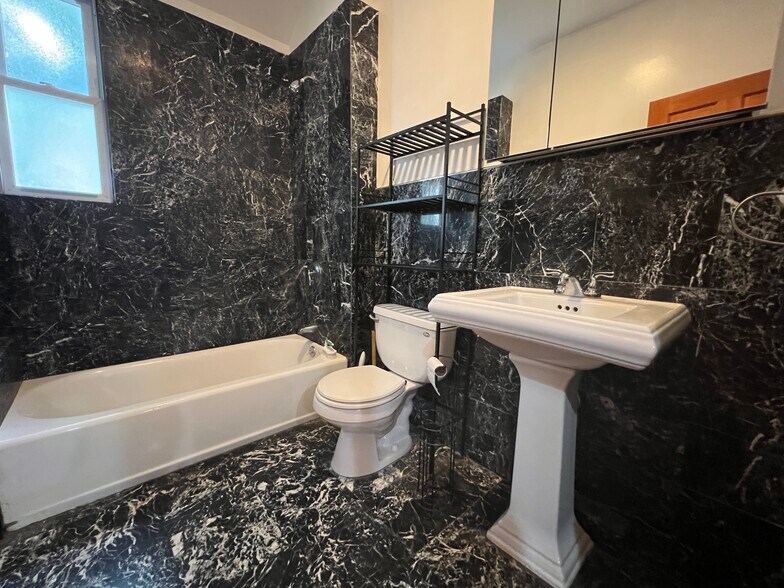 Building Photo - 44 Tuttle St