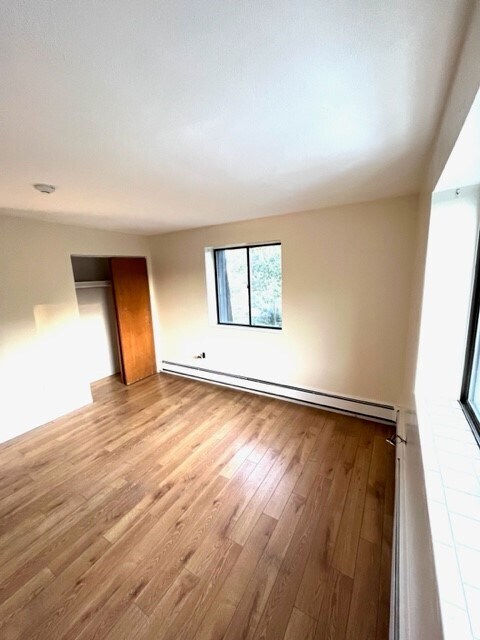 Building Photo - 9-15 Doble St