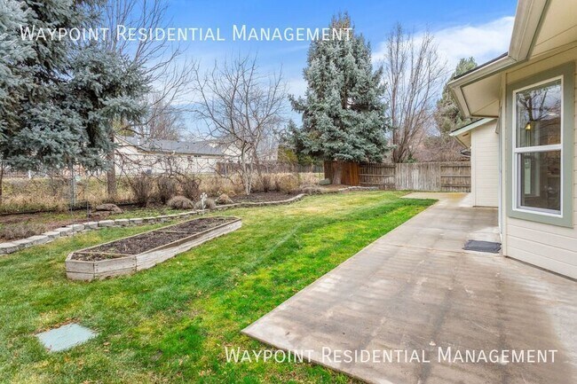Building Photo - 4943 W Catalpa Dr
