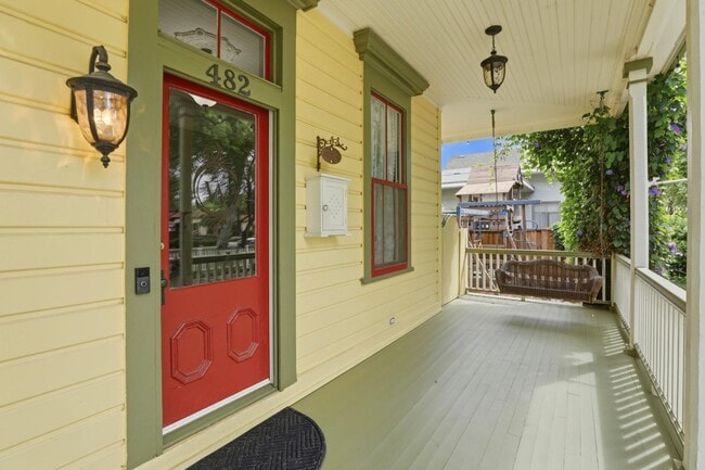 Building Photo - 482 South St