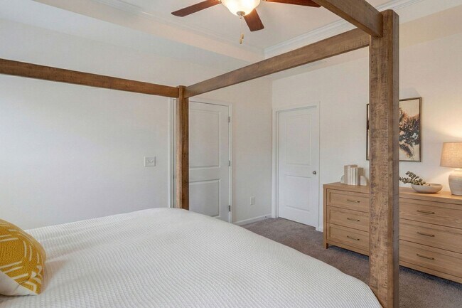 Building Photo - Move-In Ready Bogart Home with Open Layout and Private Fenced Yard
