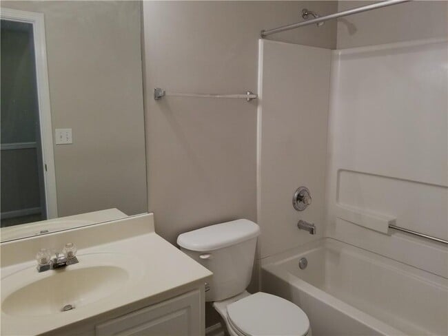 Building Photo - 4081 Howell Park Rd