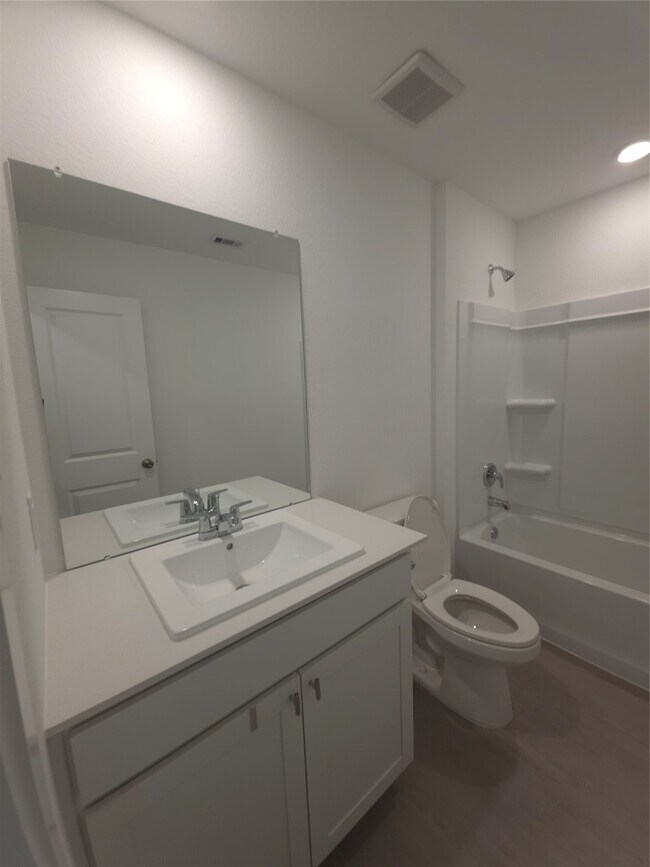 Building Photo - 26710 Sunrise Dr