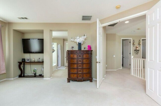 Building Photo - Spacious 5BR House in Palmdale