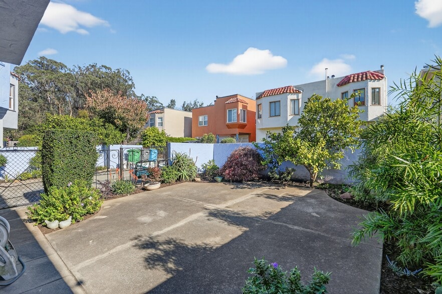 Backyard - 60 Goleta Ave