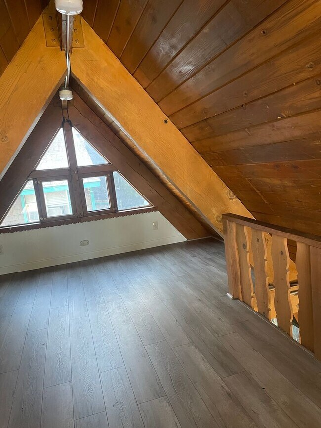 Building Photo - Minutes from Lake Arrowhead!