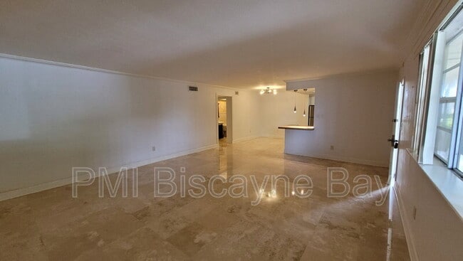 Building Photo - 11960 NE 19th Dr