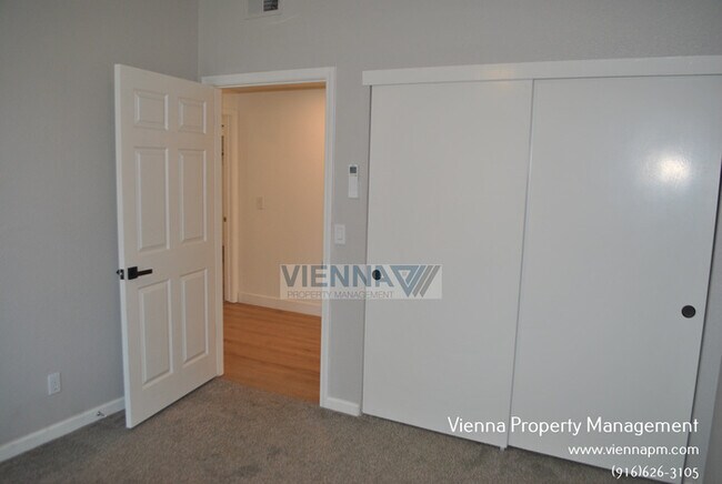 Building Photo - 102 Beachcomber Dr E