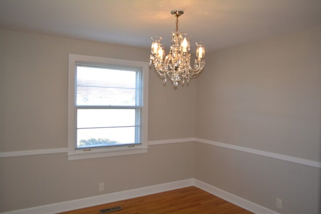 Building Photo - 2807 Emery Dr